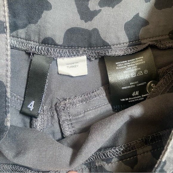 H&M Gray Leopard Print Pencil Skirt - Picture 2 of 5